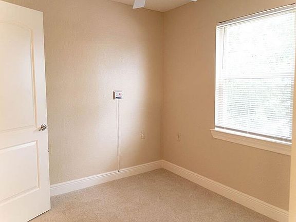 5th image of 402 Brazos Dr