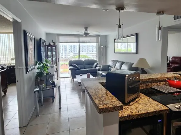 1010 NW 11th St APT 606, Miami, FL 33136