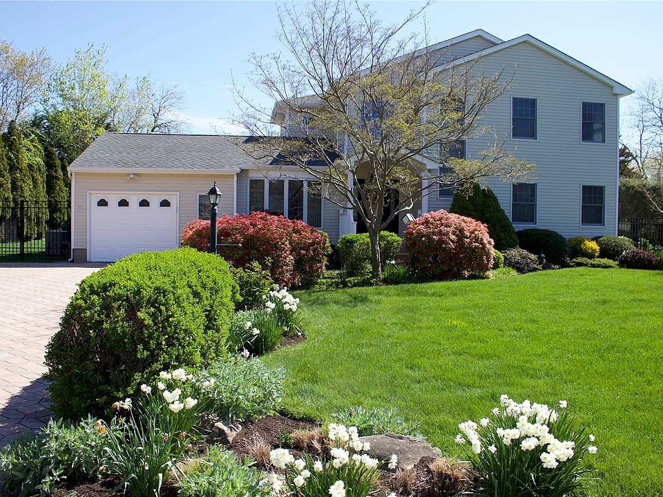 1st image of 200 Green Hill Ln