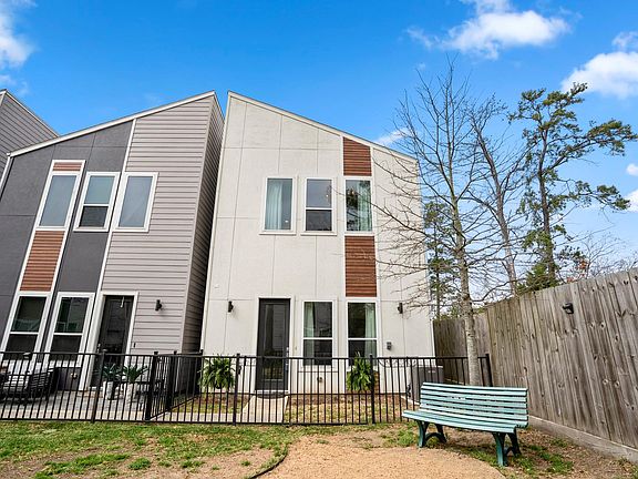 2nd image of 594 Janisch Rd