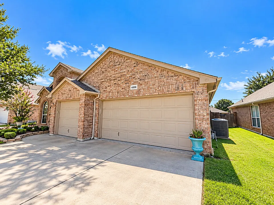 5805 Ozark Dr
