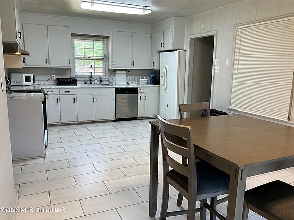 5th image of 327 Harmony Rd