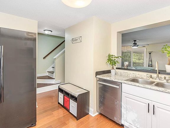 4th image of 1140 Villa Green Ct