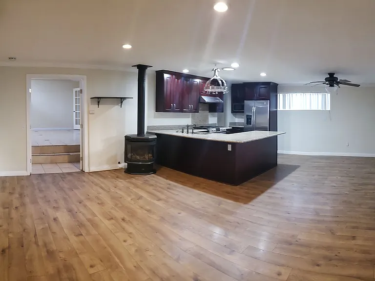 4490 Pomona Ave — Photo 12