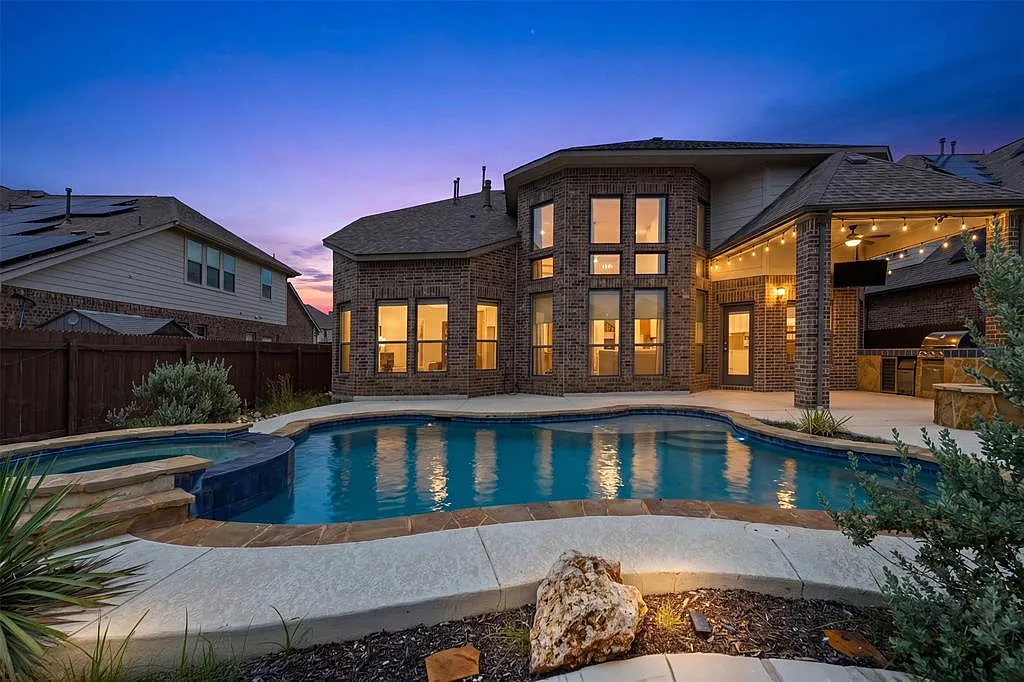 4 bed, 3.5 bath, 3602 sqft, $3,700 — Photo 2