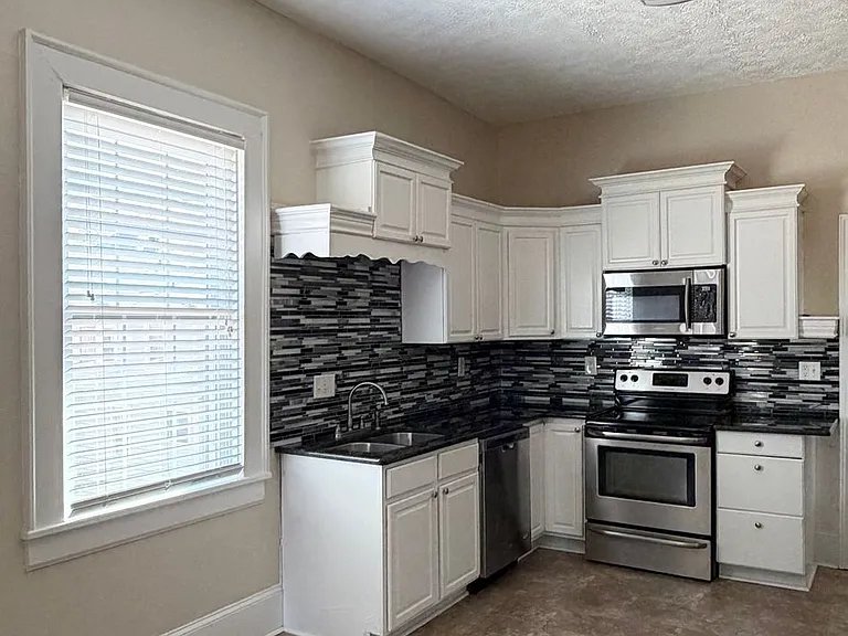115 Lockett St — Photo 10