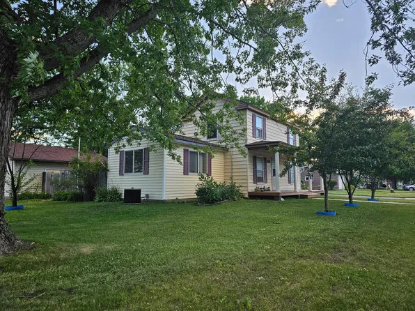 381 Elm St S, Prescott, WI 54021
