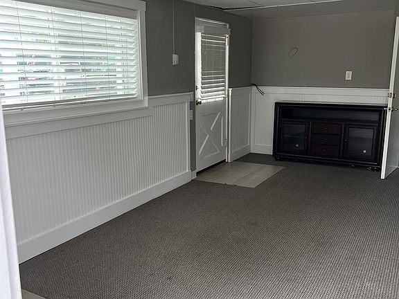 5th image of 234 SE Neptune Ave