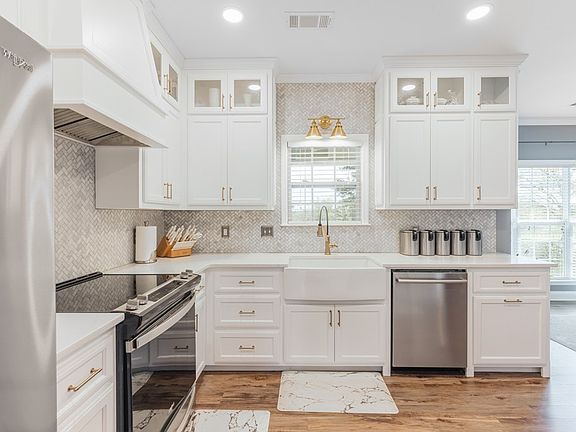 4th image of 171 Labrador Trl