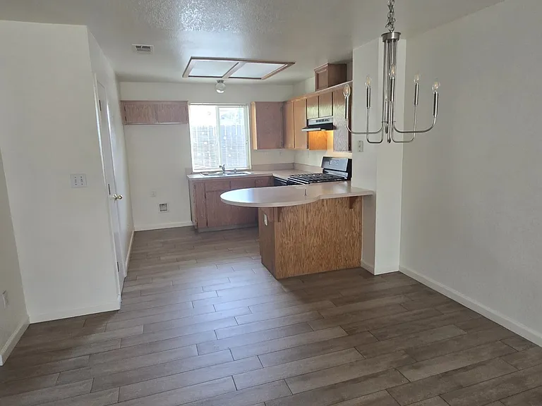 741 E King Ave #B — Photo 5