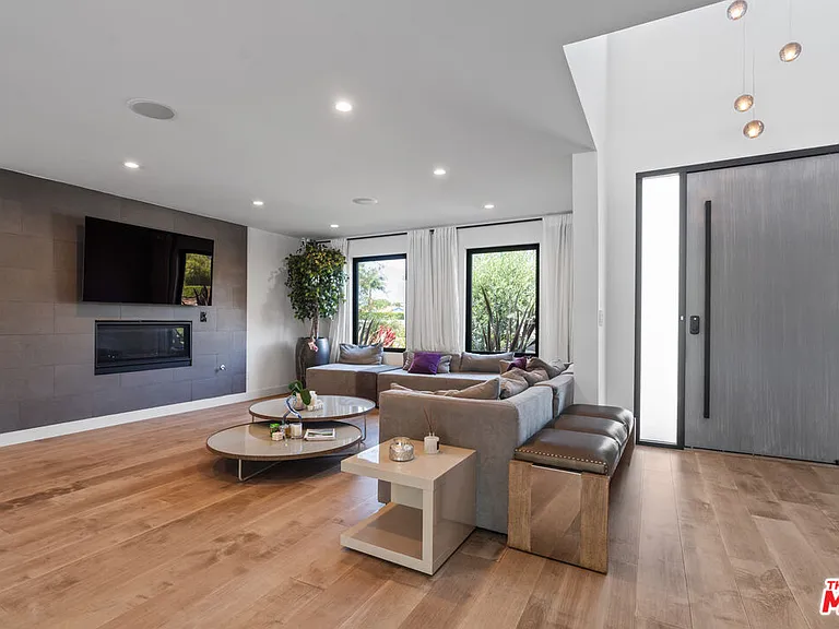 3207 Thatcher Ave — Photo 5