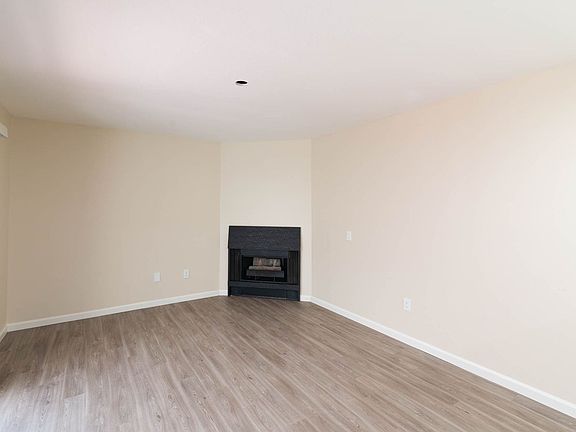 4th image of 679 E Palm Ave