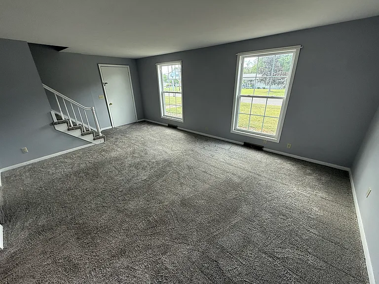 1044 Columbus Cir N — Photo 4