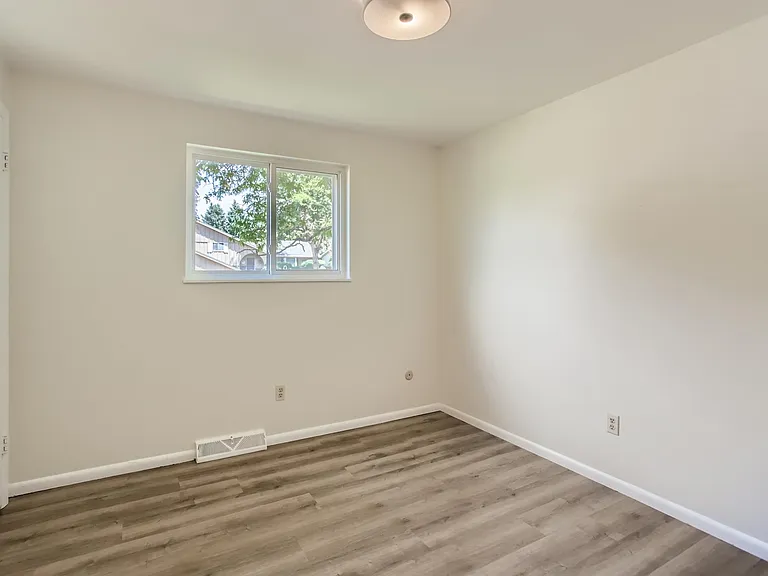 5520 W Lehigh Ave — Photo 9