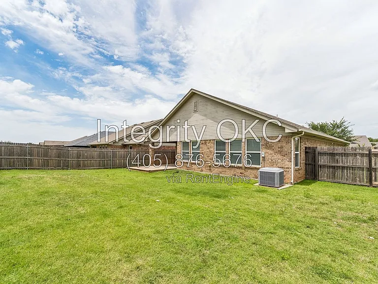 2800 NW 184th St — Photo 33