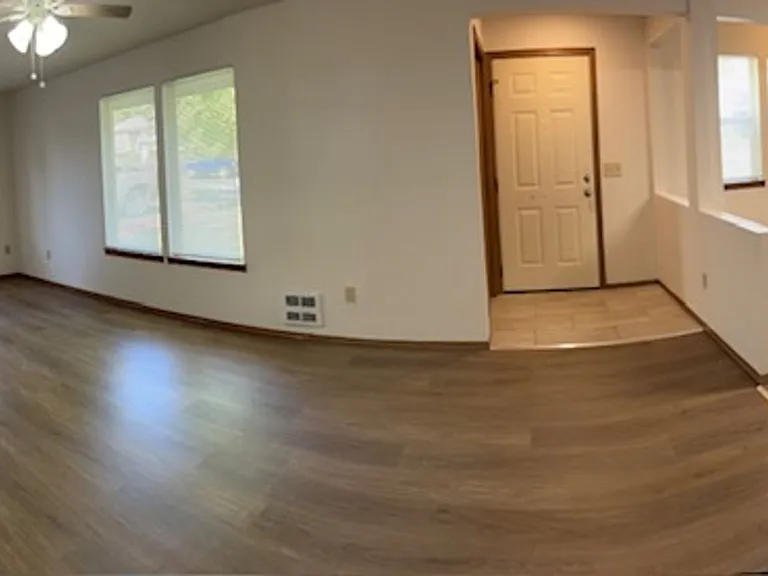4711 N Lincoln St — Photo 2