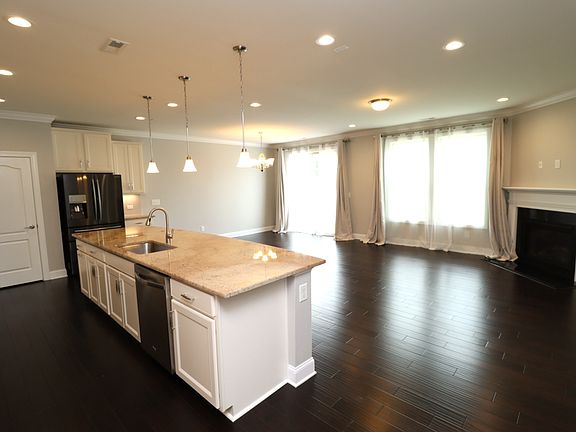 3rd image of 410 Boscawen Ln