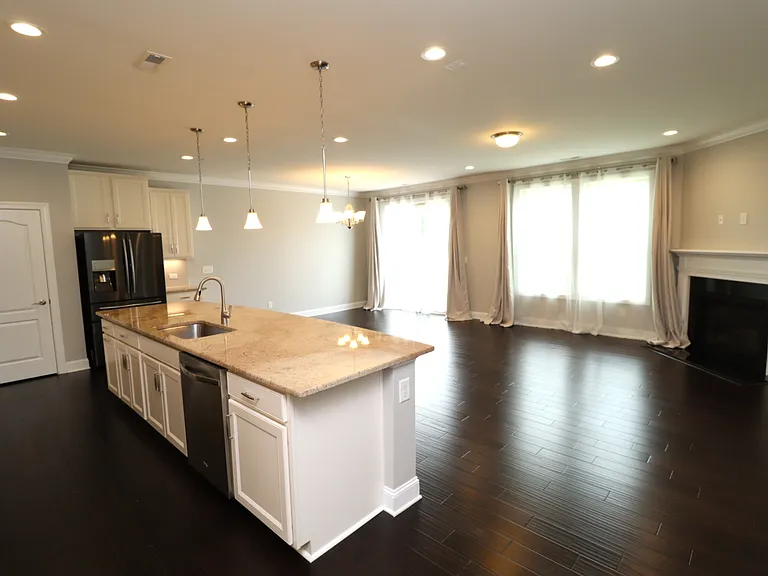 410 Boscawen Ln — Photo 3