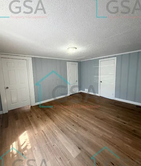 201 S Leach St — Photo 7
