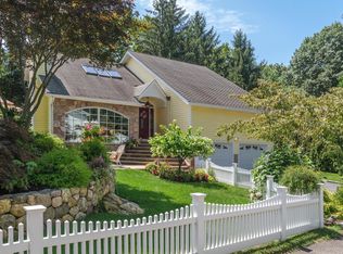 99 Loughlin Ave, Cos Cob, CT 06807