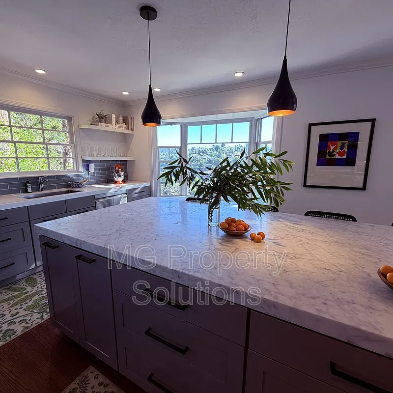 3 bed, 3.0 bath, 2634 sqft, $11,500 — Photo 3