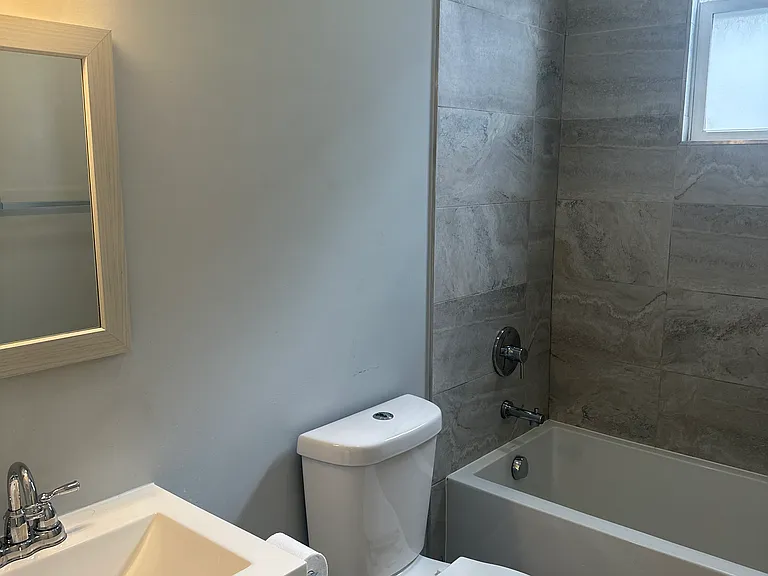 2508 N Ashland Ave — Photo 5