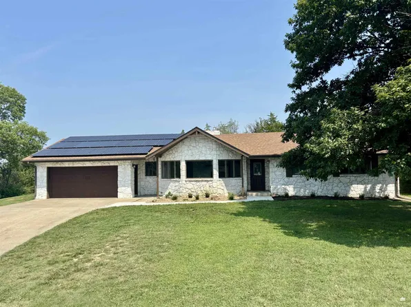 1625 Meadow Ln, Clay Center, KS 67432
