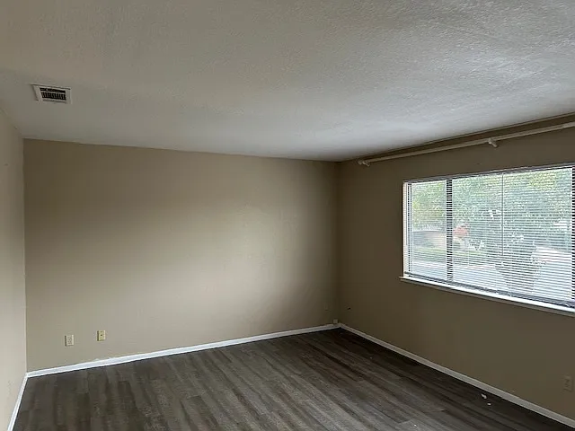 1921 Bridgewood Way — Photo 24