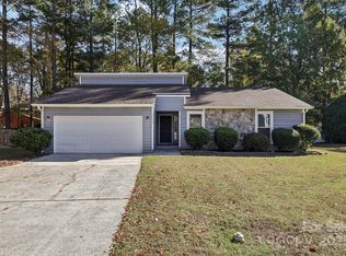 7030 Huntsmaster Dr, Charlotte, NC 28277