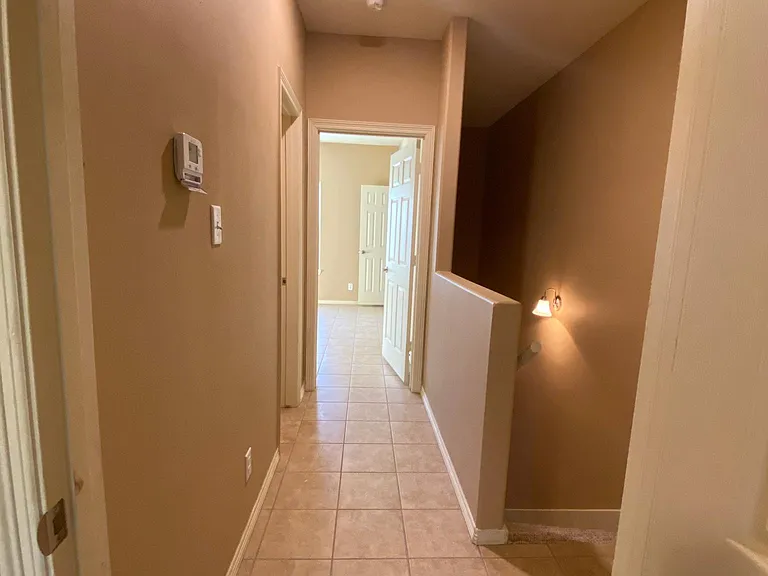 1112 Eisenhower St #H — Photo 14