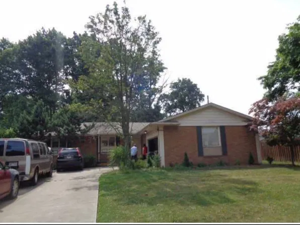7479 Stonybrook Dr, Middleburg Heights, OH 44130