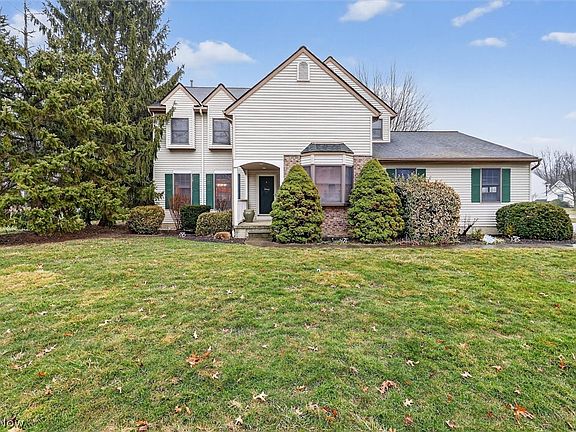 3rd image of 648 Landerwood Ln