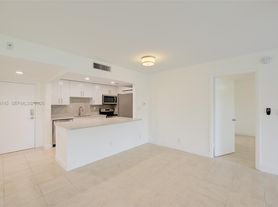 200 Lakeview Dr