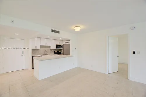 200 Lakeview Dr Photo 1