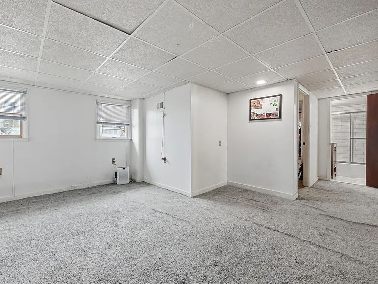 3839 Janice St — Photo 15