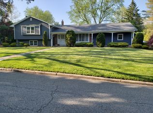 12 Rutgers Ct, Woodcliff Lake, NJ 07677