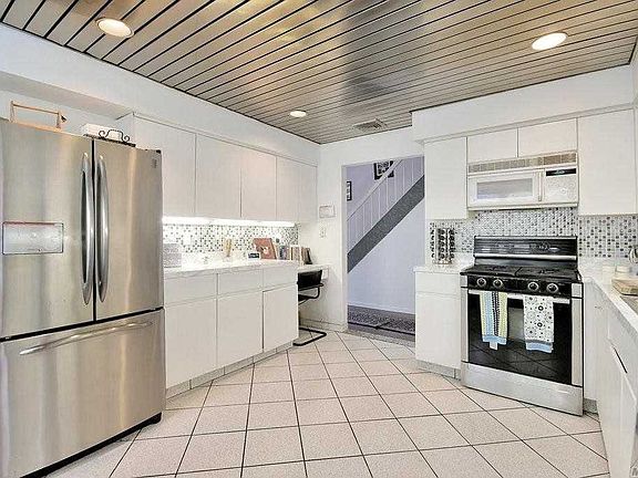 2nd image of 1269 Park St