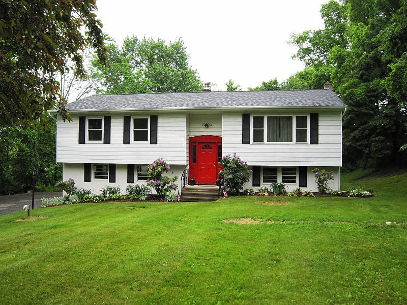 1st image of 17 Briar Dr