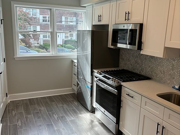 2nd image of 69 Dongan Ave Floor 1