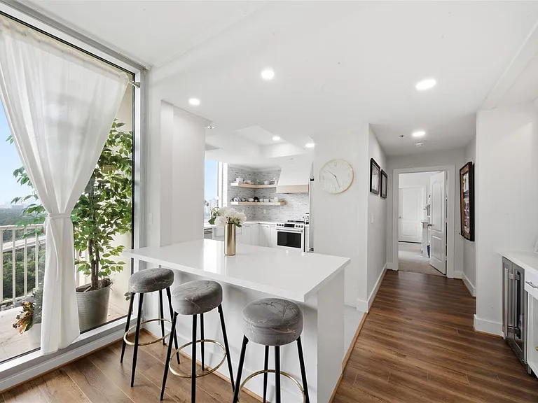 121 N Post Oak Ln #2203 — Photo 13