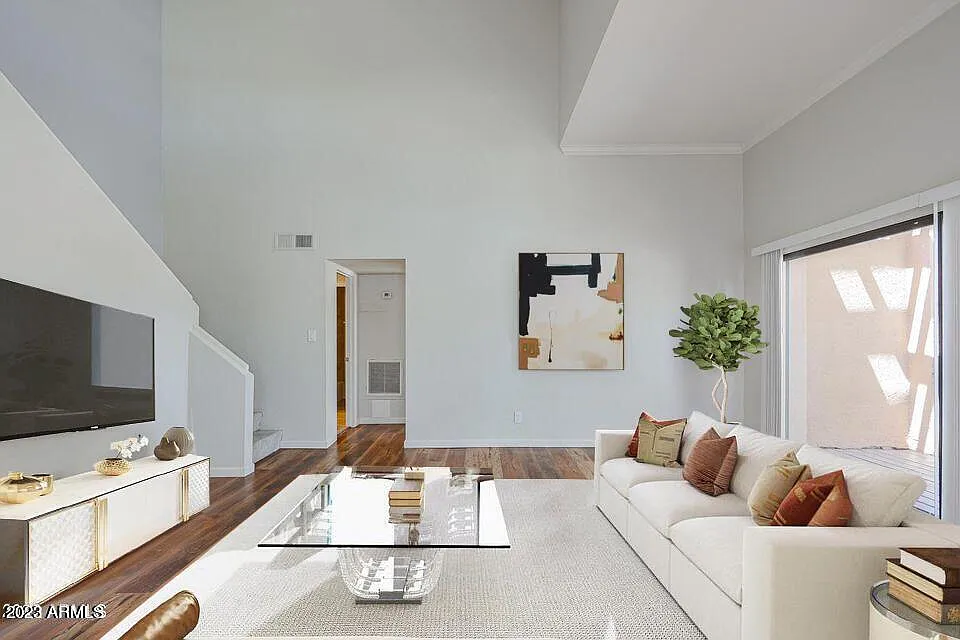 1 bed, 1.0 bath, 962 sqft, $1,650 — Photo 2