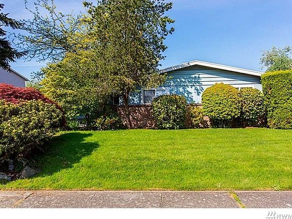 Beautiful large yard with mature landscape