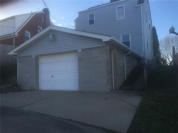 4th image of 416 Margaret St