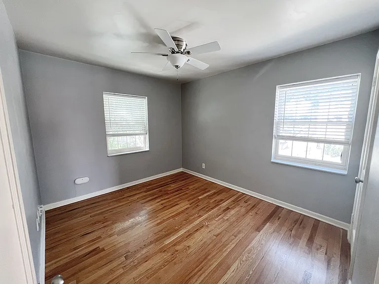 1211 W 45th St #3W — Photo 3