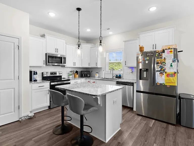 223 Collier Gate St — Photo 10