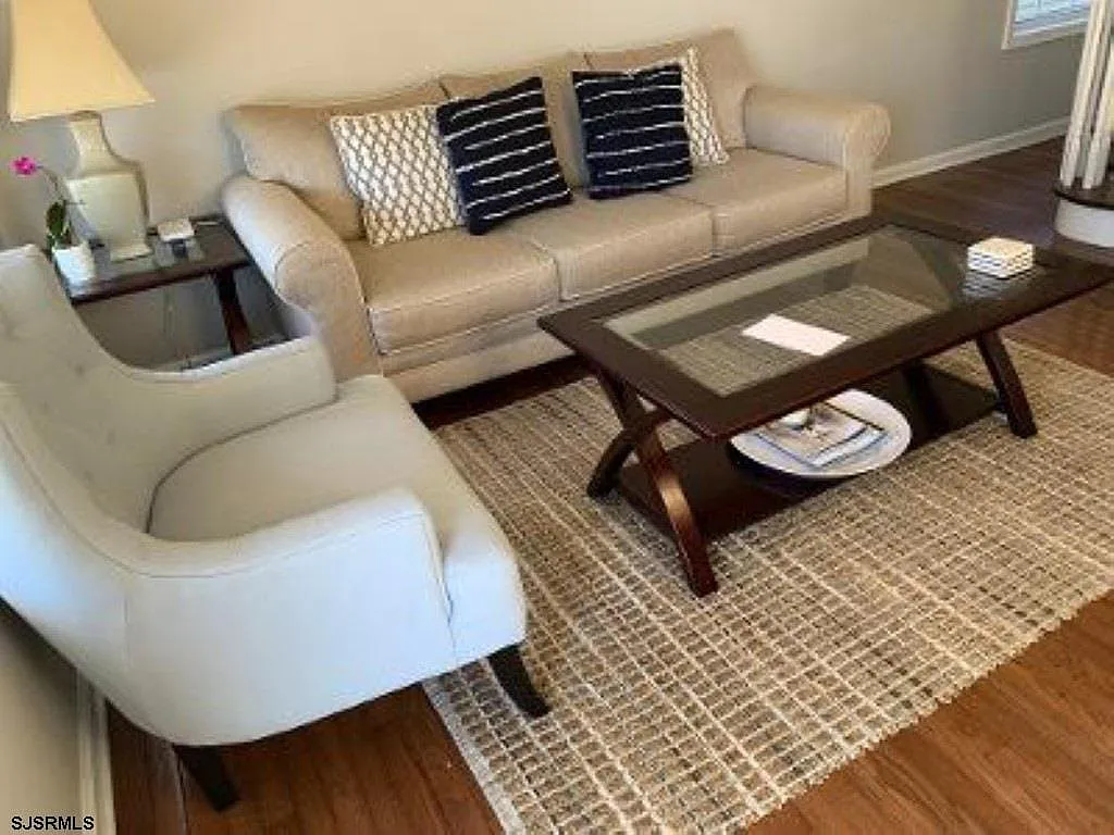 3 bed, 1.5 bath, $1,600 — Photo 3