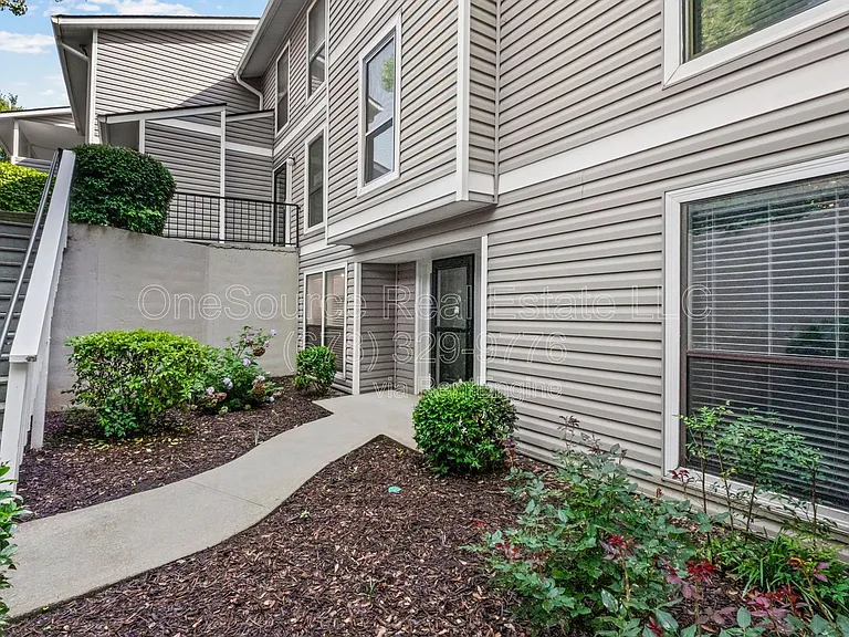 806 Wynnes Ridge Cir SE — Photo 1
