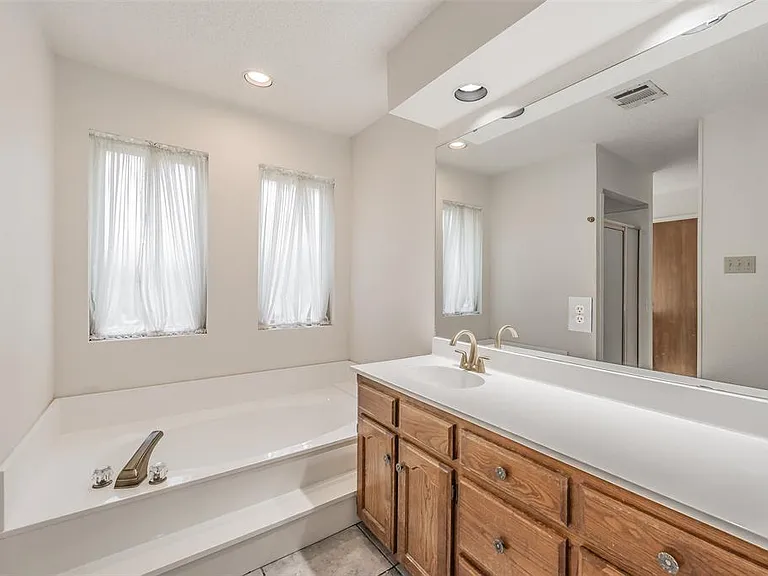 PRIMARY BATHROOM GARDEN TUB
