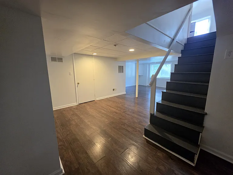 2100 Northland Rd — Photo 10