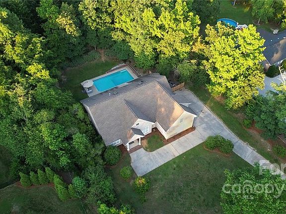 3rd image of 2317 E Providence Dr